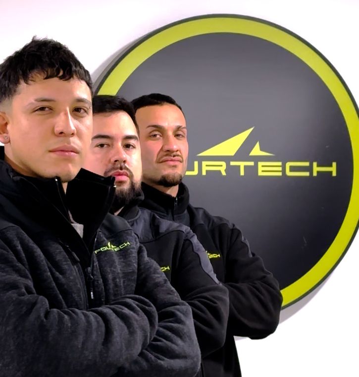 Equipo técnico de Fourtech, servicio técnico automotriz en Quilicura